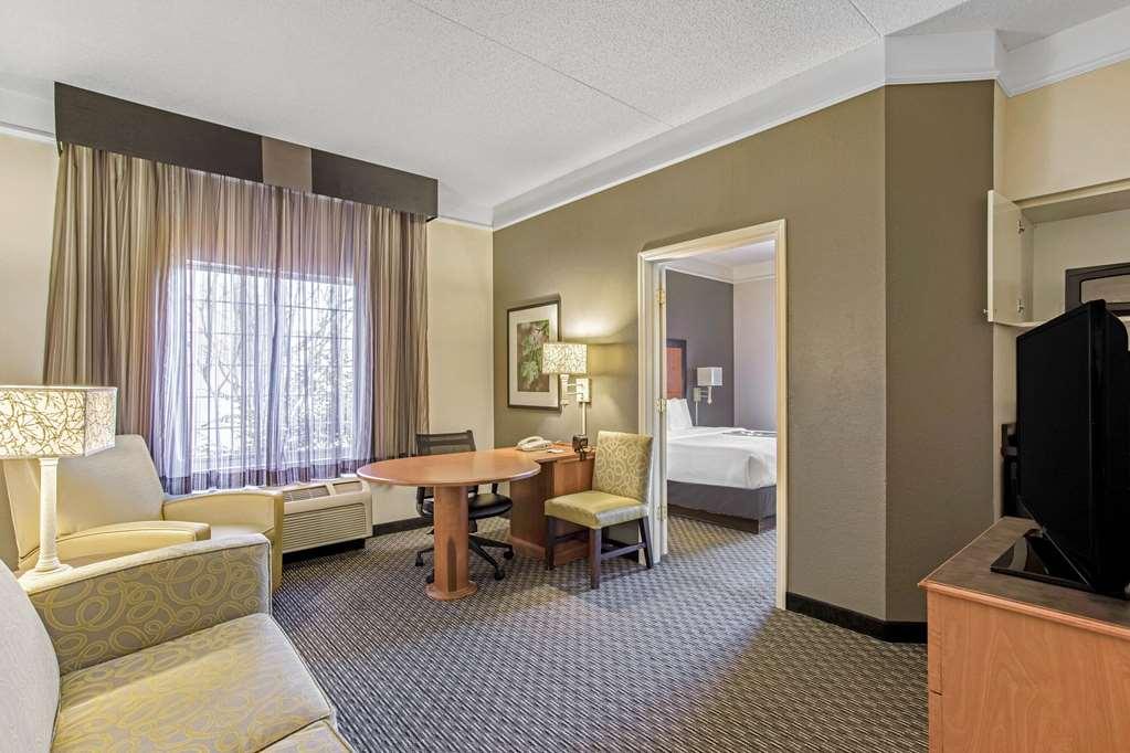 La Quinta By Wyndham Birmingham Homewood Room photo