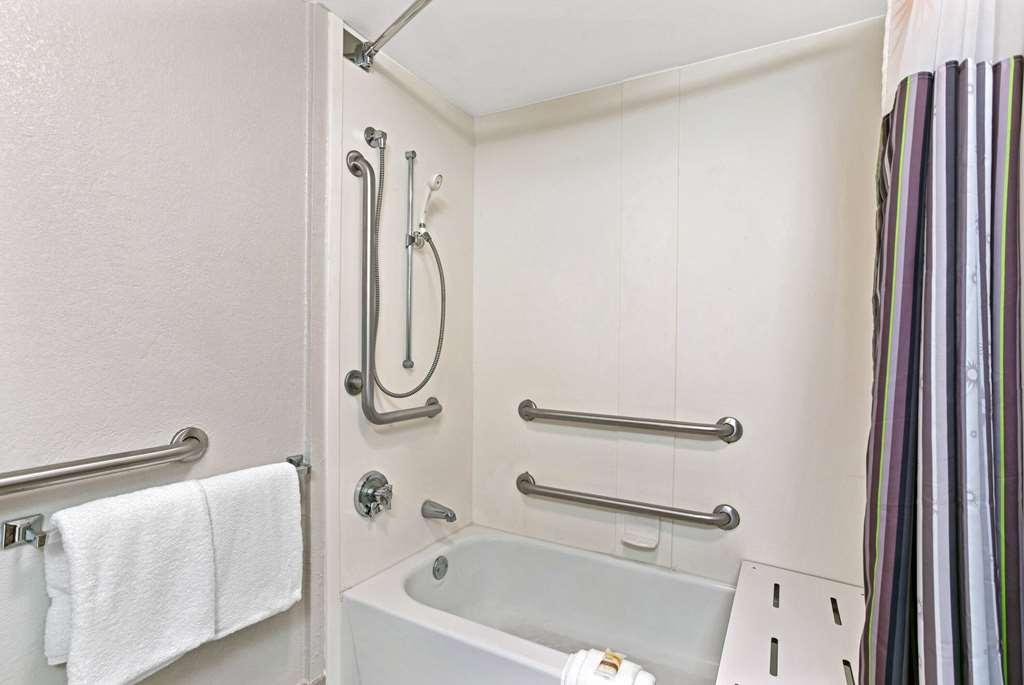 La Quinta By Wyndham Birmingham Homewood Room photo